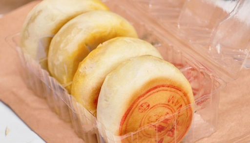 Bánh pía sầu riêng trứng muối – đặc sản phú quốc ở Sài Gòn