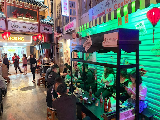 Địa điểm du lịch Hà Nội cho trẻ em - Hẻm bia lost in Hongkong Hà Nội