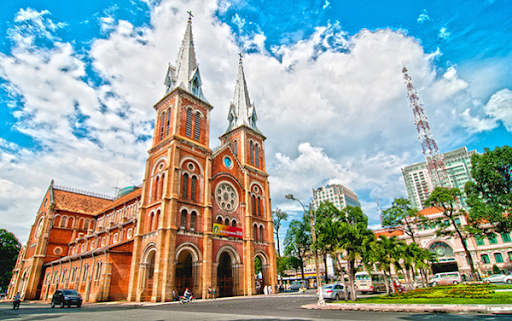 Khám phá vẻ đẹp của nhà thờ đức bà Sài Gòn