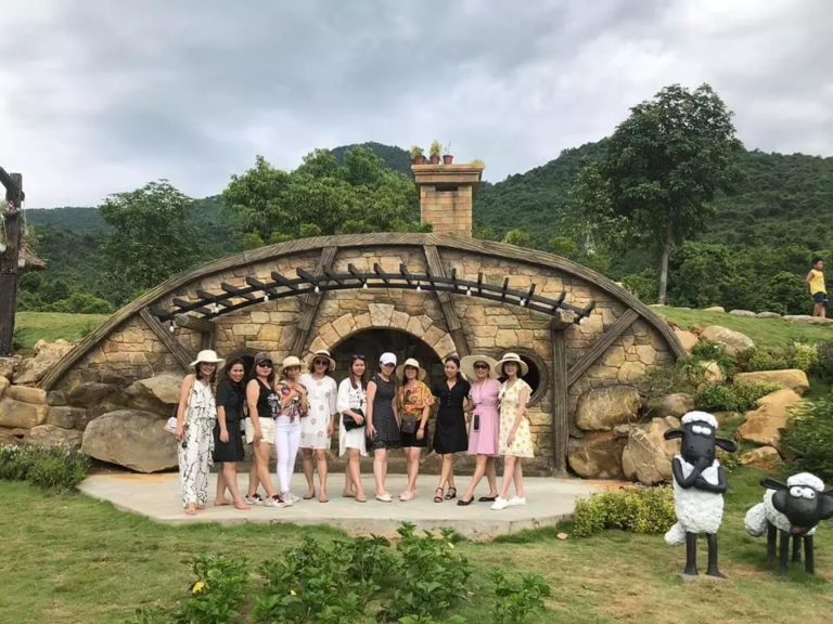 Khu du lịch Bạch Mã Village huế nằm ở đâu?