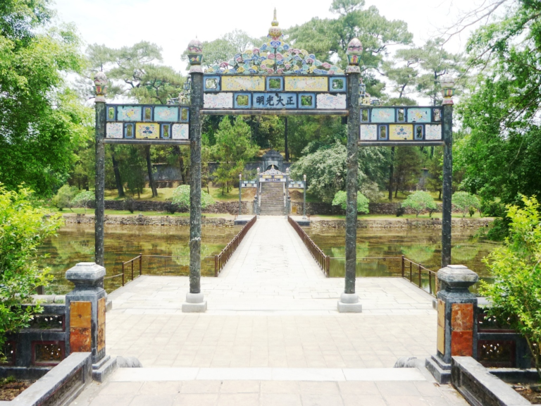 Lăng Minh Mạng ở cố đô Huế nằm ở đâu?