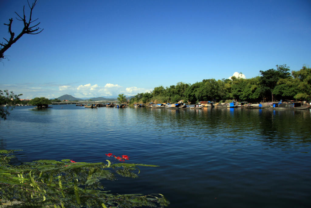 Lưu ý khi di chuyển tới sông HươngLưu ý khi di chuyển tới sông Hương