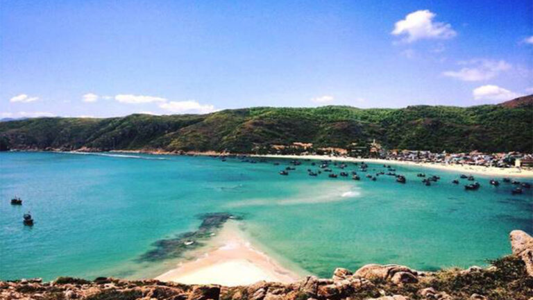Cách di chuyển đến hòn Khô Bình Định