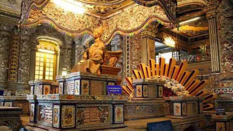 Lăng Khải Định ở đâu?
