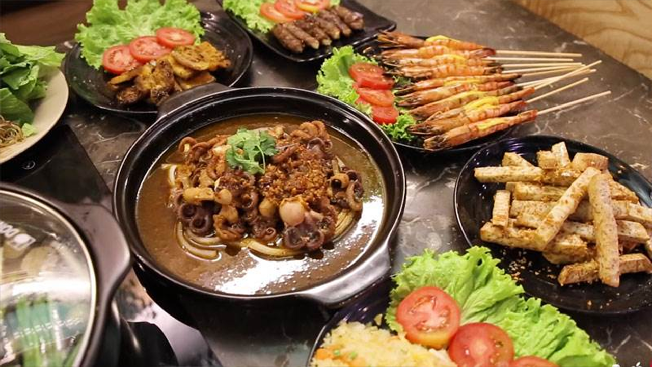 Lẩu Mắm Bà Dú – Nhà hàng lẩu ngon ở Sài Gòn