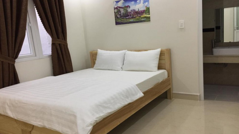 Khách sạn trên đường Nguyễn Văn Thoại Đà Nẵng - Ngân Trang