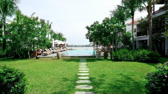 Vĩnh Hưng Emerald Resort 3 sao – Khách sạn gần phố cổ giá rẻ
