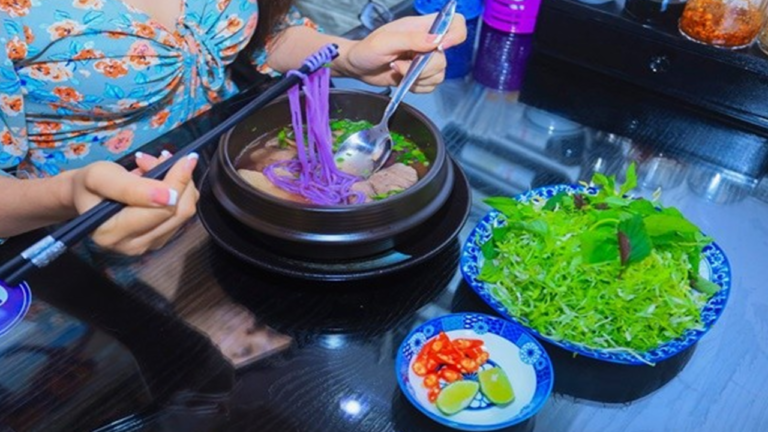 bún bò tím Đà Lạt