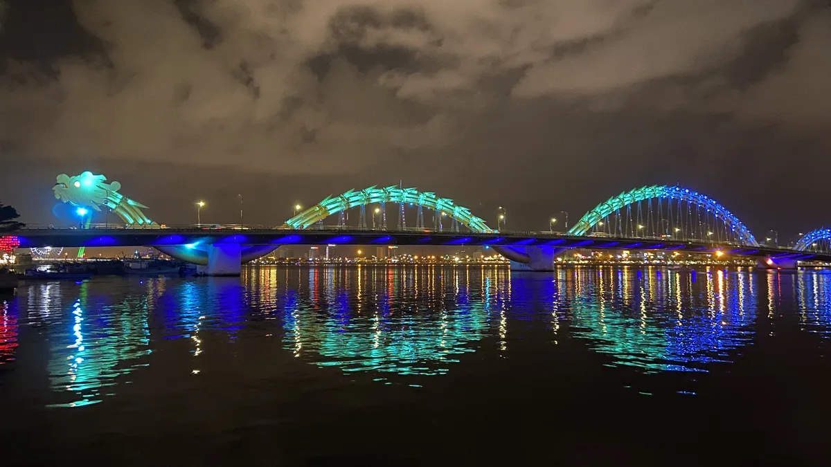 Cầu Rồng Đà Nẵng: Lịch Phun Lửa, Nước Mới Nhất 2026 & Chỗ Xem Đẹp - Góc nhìn thực tế 3
