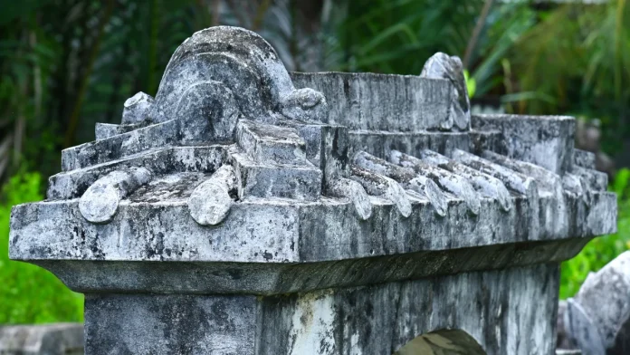 đặc sản cao bằng ngon khó cưỡng ảnh 1 đặc sản cao bằng ngon khó cưỡng - Hình ảnh thực tế Ancient Tomb Complex in Phước Vĩnh Đông Commune,