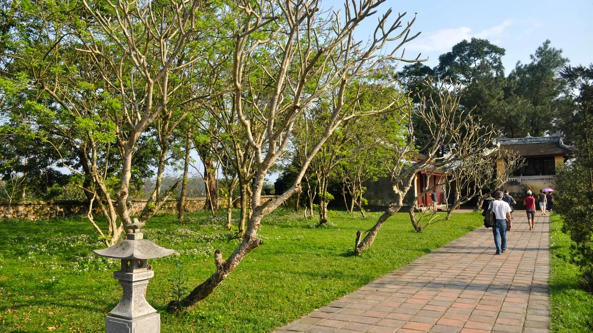 Khám Phá Đồi Thiên An & Hồ Thủy Tiên Huế: Công Viên Rồng Ma Mị - Góc nhìn thực tế 4