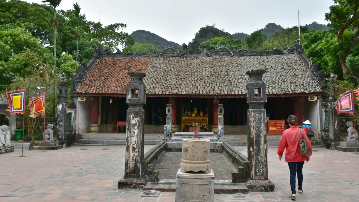 Phố Cổ Hoa Lư Về Đêm: Kinh Nghiệm Vui Chơi & Check-in Lung Linh - Góc nhìn thực tế 3
