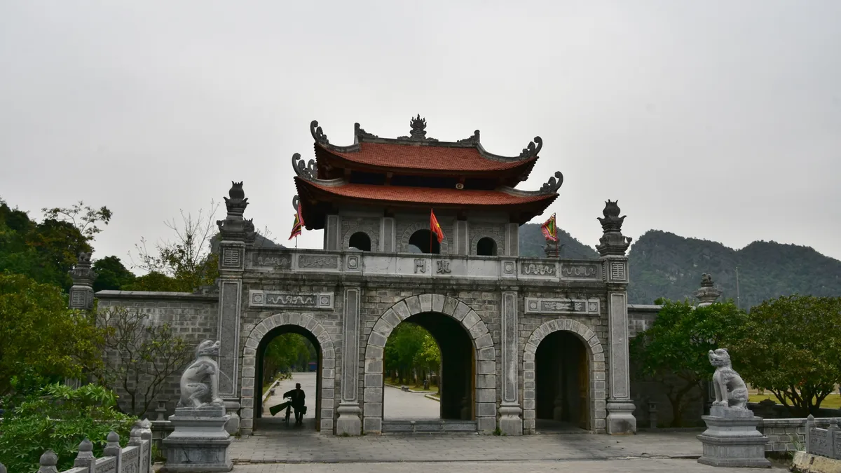 Phố Cổ Hoa Lư Về Đêm: Kinh Nghiệm Vui Chơi & Check-in Lung Linh - Góc nhìn thực tế 2