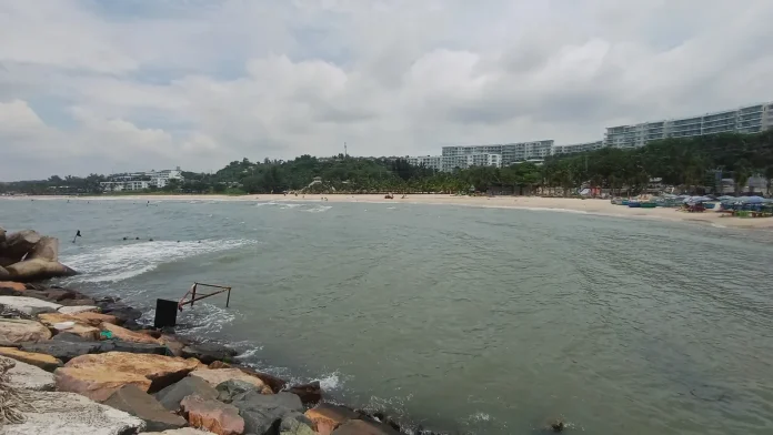 hải đăng kê gà cổ nhất việt nam ảnh 1 hải đăng kê gà cổ nhất việt nam - Hình ảnh thực tế Bãi đá ông Địa (14724) jpg
