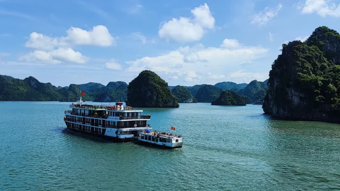 hồ quan sơn mỹ đức hạ long trên cạn thu nhỏ - Hình ảnh thực tế Ha Long Bay 24 jpg