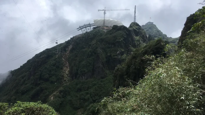 khách sạn sapa view núi fansipan đẹp ngất ngây - Hình ảnh thực tế Fansipan Cable Car peak station jp