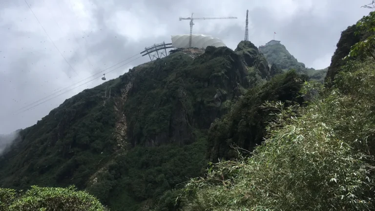 khách sạn sapa view núi fansipan đẹp ngất ngây - Hình ảnh thực tế Fansipan Cable Car peak station jp