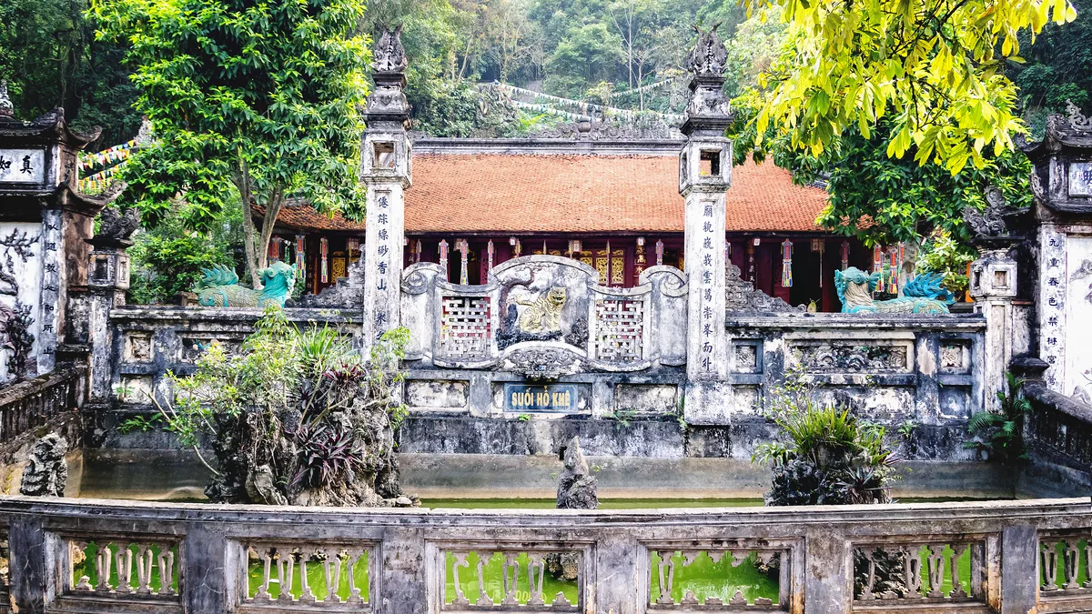 Kinh Nghiệm Đi Chùa Hương 2026: Giá Vé Đò, Cáp Treo & Lễ Đầy Đủ - Góc nhìn thực tế 2