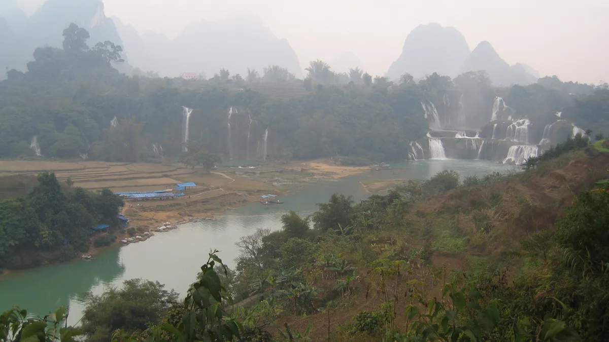 Kinh Nghiệm Du Lịch Thác Bản Giốc Cao Bằng: Mùa Nào Đẹp Nhất 2026 - Góc nhìn thực tế 2