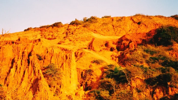 lẩu thả phan thiết món ngon trứ danh - Hình ảnh thực tế Sand dune Mui Né 2003 jpg
