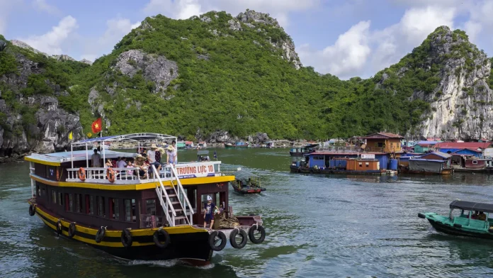 đồi cát bay mũi né trượt cát ảnh 1 đồi cát bay mũi né trượt cát - Hình ảnh thực tế Bahía de Lan Ha, Vietnam (36947144935) jpg
