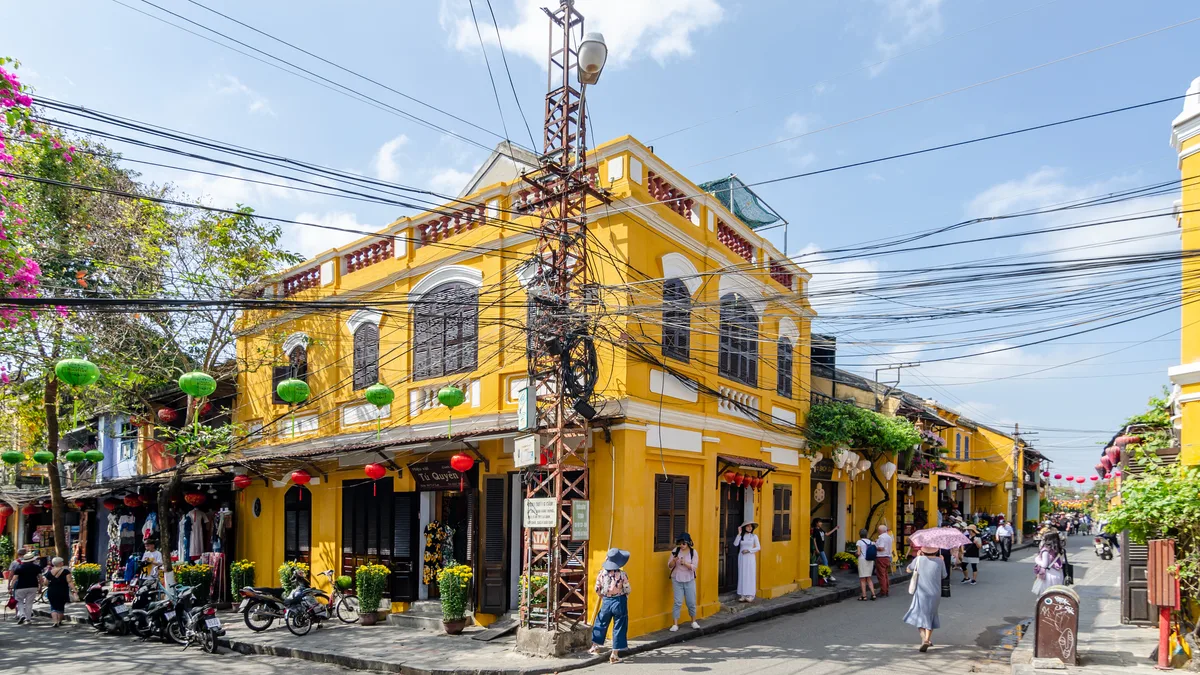 Top Quán Cafe Đẹp Ở Hội An View Ngắm Toàn Cảnh Mái Ngói Rêu Phong - Góc nhìn thực tế 2