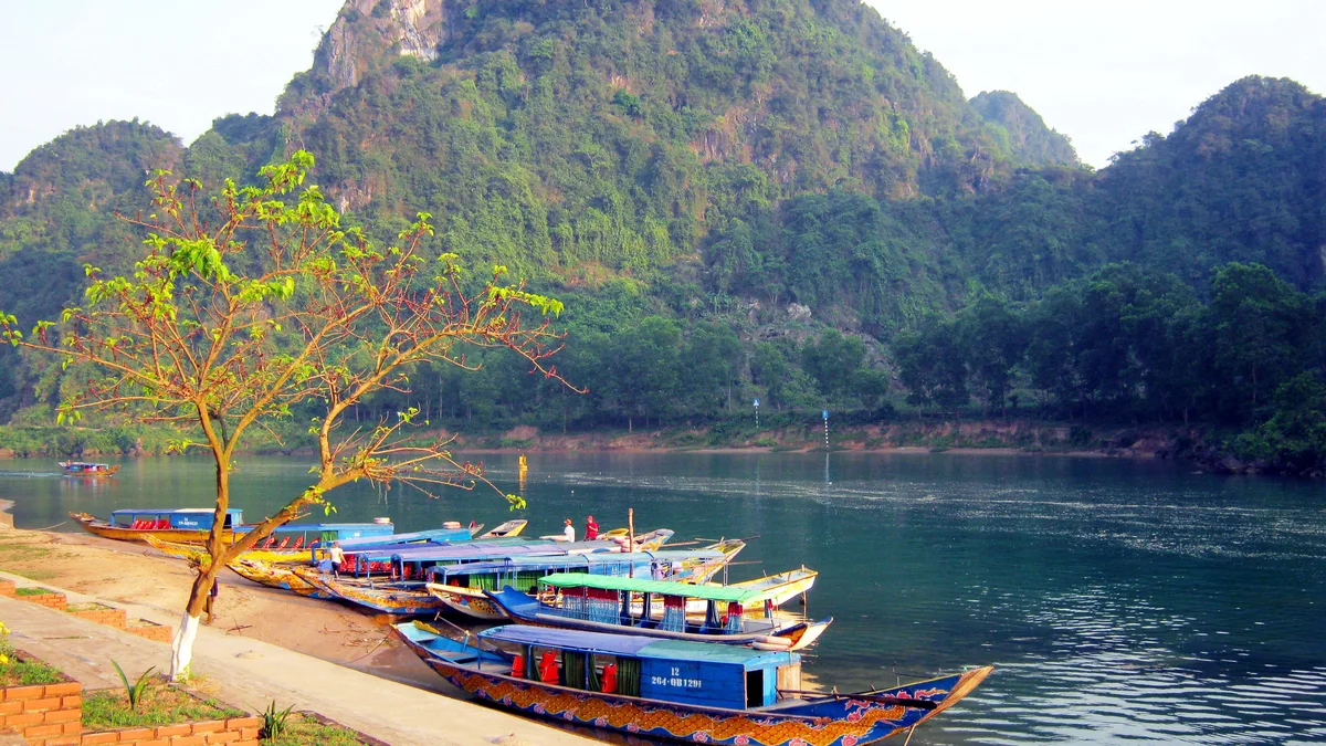 Khám Phá Sông Chày Hang Tối Quảng Bình: Đu Zipline & Tắm Bùn 2026