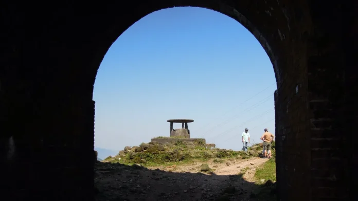 sông chày hang tối - Hình ảnh thực tế Hải Vân Gate, Hải Vân Pass, Vietnam (6944533488) jpg