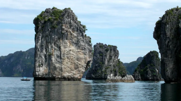 sun world hạ long complex cẩm nang vui chơi trọn gói - Hình ảnh thực tế Halong Bay in Vietnam jpg