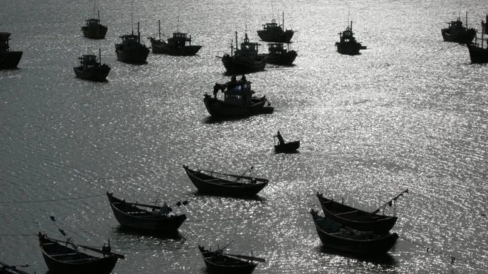 suối tiên mũi né hẻm núi đỏ - Hình ảnh thực tế Vietnam, Fishing boats in Mui Ne harbor jpg