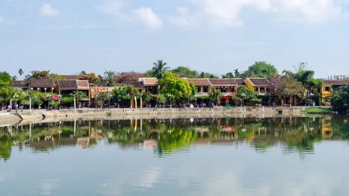 thả đèn hoa đăng sông hoài hội an trải nghiệm lãng mạn ảnh 1 thả đèn hoa đăng sông hoài hội an trải nghiệm lãng mạn - Hình ảnh thực tế Hội An, Ancient Town, 2020