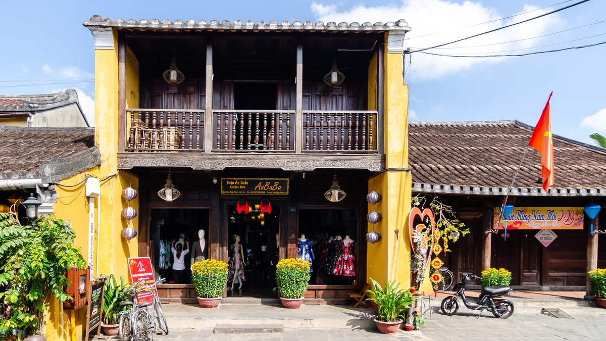 Thả Đèn Hoa Đăng Sông Hoài Hội An: Giờ Đẹp & Mẹo Đi Thuyền Lãng Mạn - Góc nhìn thực tế 2