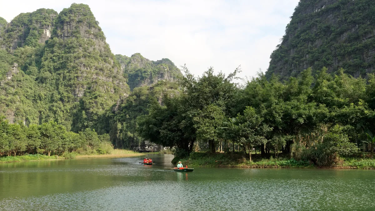 Thuê Xe Máy Ninh Bình Giao Tận Nơi: Bảng Giá 2026 & Mẹo Nhận Xe - Góc nhìn thực tế 3