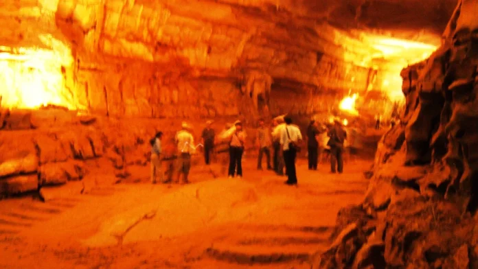 vịnh ninh vân thiên đường nghỉ dưỡng - Hình ảnh thực tế PhongNhaCave QuangBinh Vietnam jpg