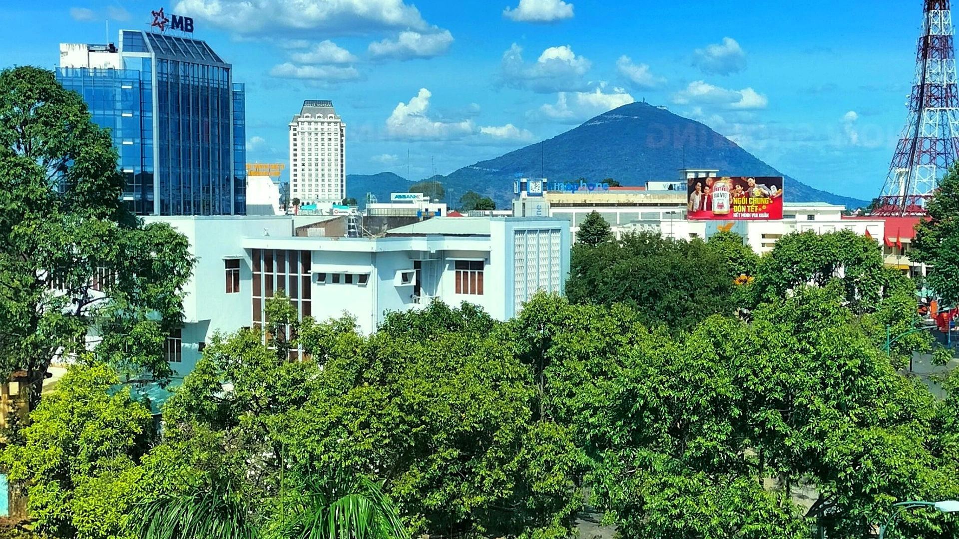 Kinh Nghiệm Đi Lễ Cáp Treo Núi Bà Đen Chiêm Bái Tượng Phật Bà Tây Bổ Đà Sơn: Giá Vé & Lộ Trình Vãn Cảnh Đầy Đủ 2026