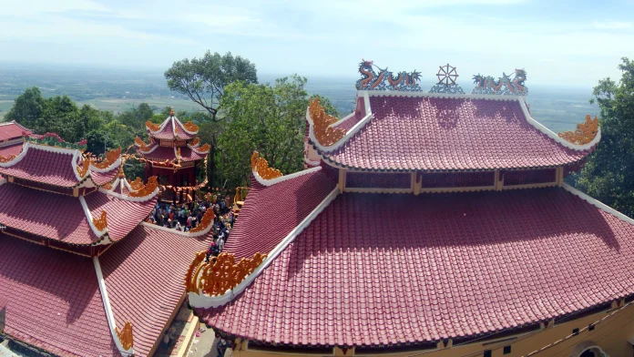 chinh phục đỉnh núi bà đen săn mây nóc nhà nam bộ ảnh 1 chinh phục đỉnh núi bà đen săn mây nóc nhà nam bộ - Hình ảnh thực tế Chùa Bà và cảnh chân trời, KDL