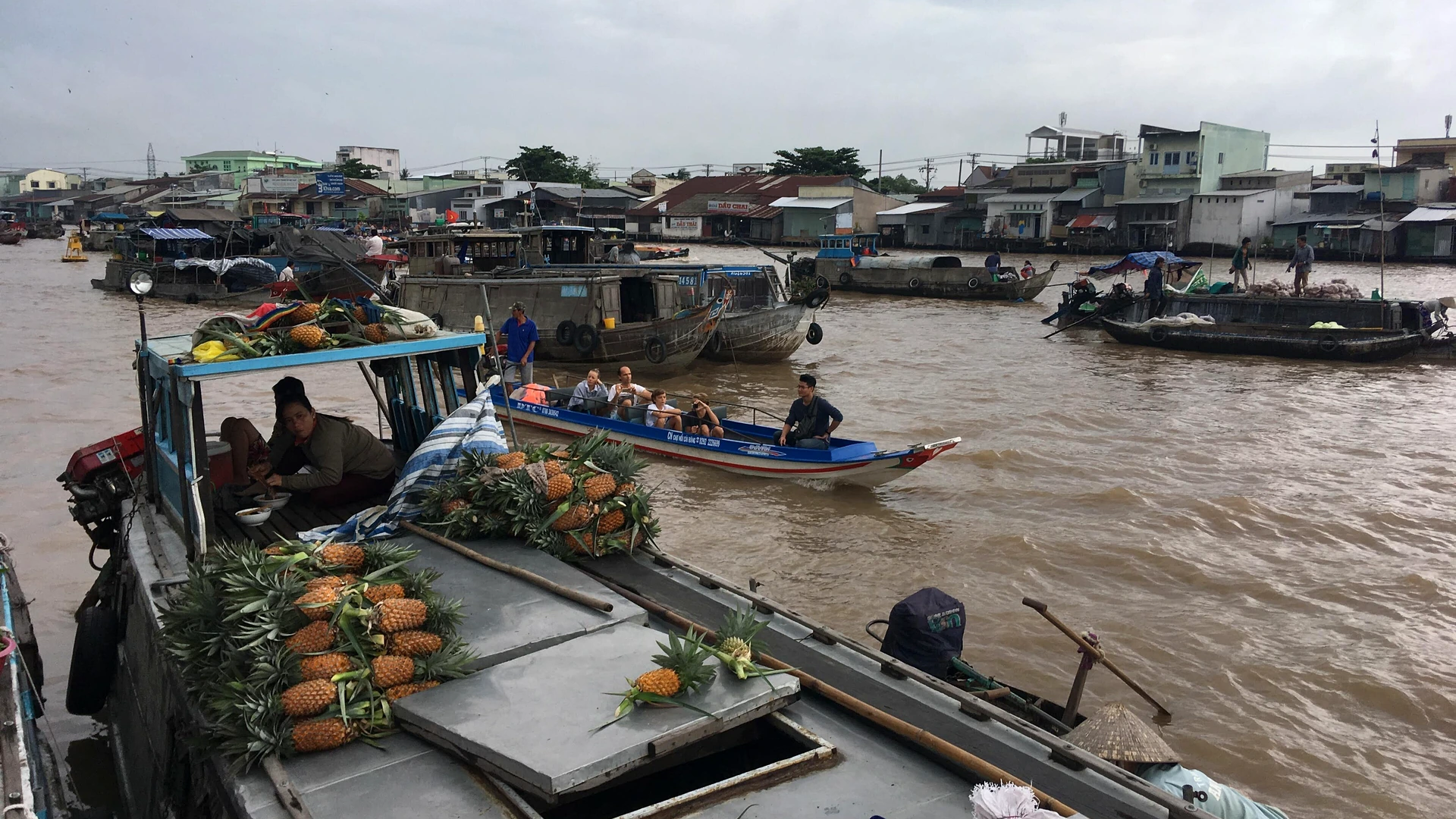Kinh Nghiệm Check-in Chợ Nổi Cái Răng Cần Thơ Cẩm Nang Ăn Sáng Trên Ghe: Giá Vé, Đường Đi & Góc Chụp Đẹp 2026 - Góc nhìn thực tế 2