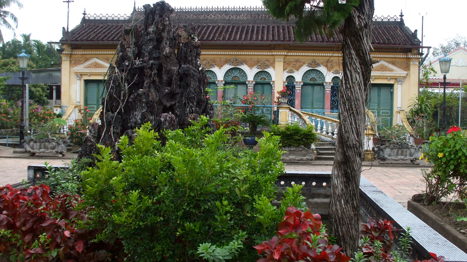 Kinh Nghiệm Du Lịch Nhà Cổ Bình Thủy Bối Cảnh Phim Người Tình Tự Túc: Đi Lại, Ăn Chơi & Chi Phí 2026